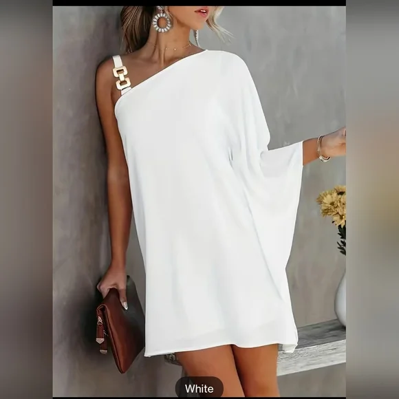 🤍NWT WHITE DRESS W/ GOLD HARDWARE🤍 - Picture 2 of 4